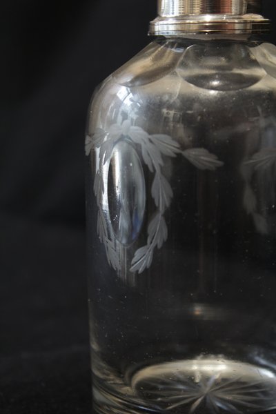 Flacon en cristal taillé et col en argent massif, poinçon Minerve, fin 19ème siècle