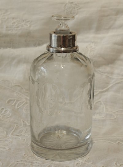 Flacon en cristal taillé et col en argent massif, poinçon Minerve, fin 19ème siècle