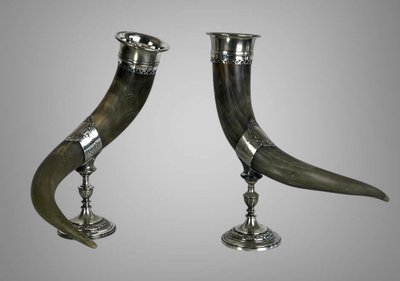 PAIR OF LIBATORY CUPS IN HORN WITH SILVER-PLATED METAL FRAME AND FOOT, 19TH CENTURY