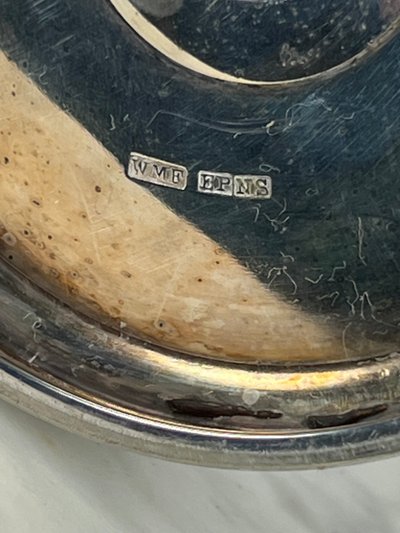 PAIR OF LIBATORY CUPS IN HORN WITH SILVER-PLATED METAL FRAME AND FOOT, 19TH CENTURY