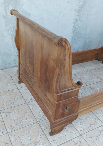 Mahagonibett im Empire-Stil