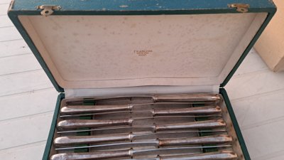 12 Christofle silver-plated metal knives / 22.5 cm