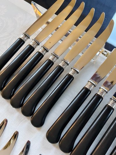 Set di 12 coltelli da tavola e 12 da dessert - Metallo argentato ebano