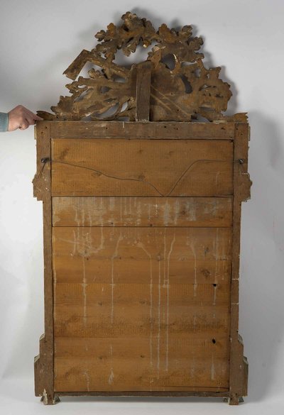 Miroir à Fronton Ajouré en Bois Sculpté et Doré d'Attributs de Musique, Époque Louis XVI