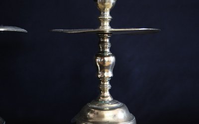 Coppia di candelieri olandesi del XVII secolo 