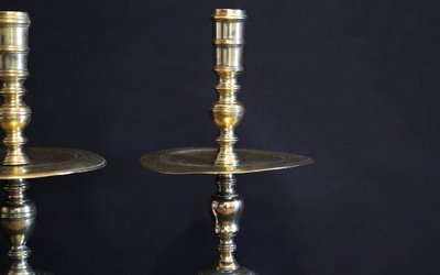 Coppia di candelieri olandesi del XVII secolo 