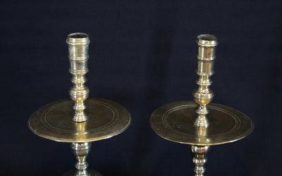 Coppia di candelieri olandesi del XVII secolo 