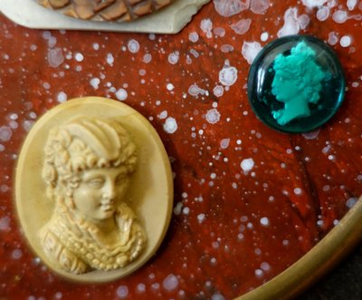 Collection d'intailles & pierres dures à l'antique encadrées, souvenir du Grand Tour, Napoléon III