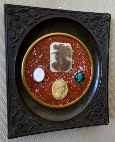 Collection d'intailles & pierres dures à l'antique encadrées, souvenir du Grand Tour, Napoléon III