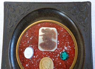 Collection d'intailles & pierres dures à l'antique encadrées, souvenir du Grand Tour, Napoléon III