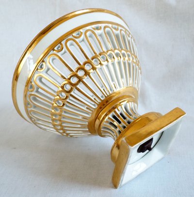 Openwork cup in Paris porcelain gilded with gold, Empire / Restoration period