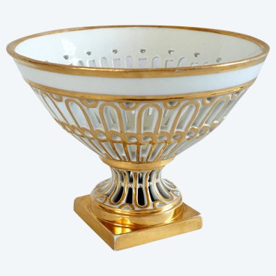 Openwork cup in Paris porcelain gilded with gold, Empire / Restoration period