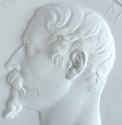Manufacture de Sèvres : grande médaille portrait de l'Empereur Napoléon III en biscuit - 22,5cm