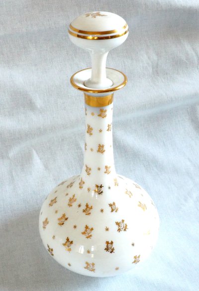 Baccarat : service de nuit en opaline dorée, époque Napoléon III vers 1860