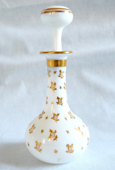 Baccarat : service de nuit en opaline dorée, époque Napoléon III vers 1860