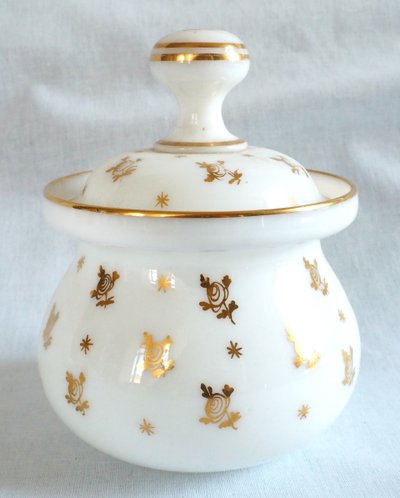 Baccarat : service de nuit en opaline dorée, époque Napoléon III vers 1860