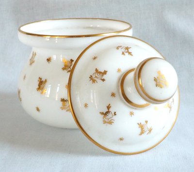 Baccarat : service de nuit en opaline dorée, époque Napoléon III vers 1860
