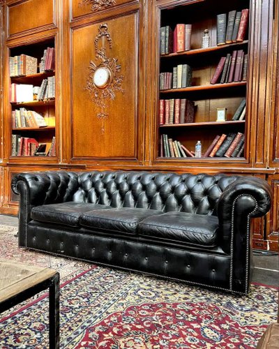 Chesterfield in pelle nera