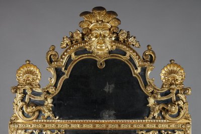 LARGE MIRROR WITH GLAZING BEADS DECORATED WITH SHELLS, FOLIAGE AND MASKS