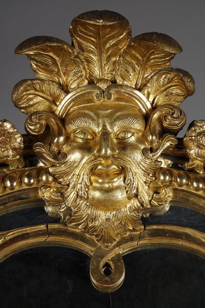LARGE MIRROR WITH GLAZING BEADS DECORATED WITH SHELLS, FOLIAGE AND MASKS