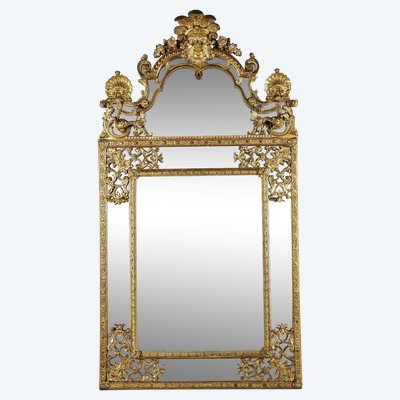LARGE MIRROR WITH GLAZING BEADS DECORATED WITH SHELLS, FOLIAGE AND MASKS