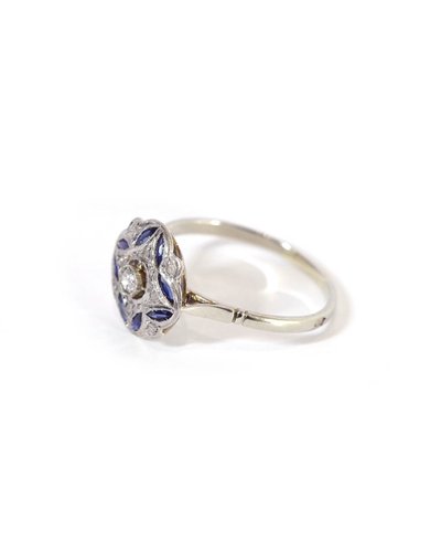 Art Deco Ring mit vierblättrigem Saphir in 18 Karat Gold und Platin, Zielring, synthetischer Saphir
