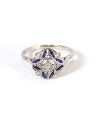 Art Deco Ring mit vierblättrigem Saphir in 18 Karat Gold und Platin, Zielring, synthetischer Saphir