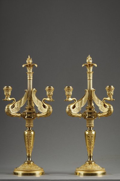 Paire de Flambeaux à trois lumières en bronze ciselé et doré Signés Barbedienne