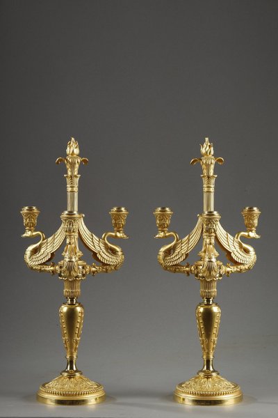 Paire de Flambeaux à trois lumières en bronze ciselé et doré Signés Barbedienne