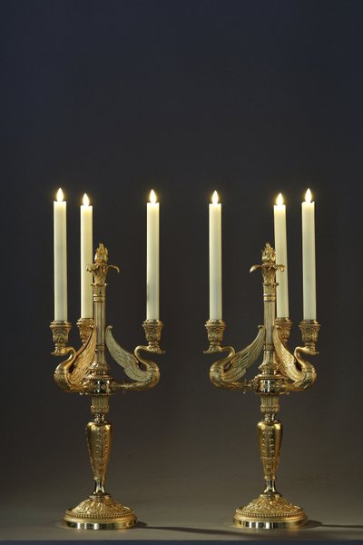 Paire de Flambeaux à trois lumières en bronze ciselé et doré Signés Barbedienne