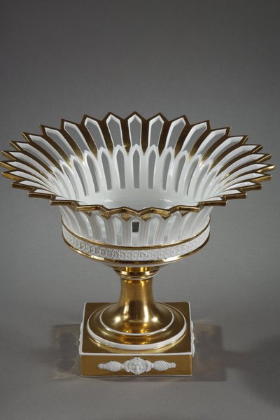PAIR OF PARIS PORCELAIN STANDING BASKETS, EMPIRE PERIOD