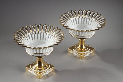 PAIR OF PARIS PORCELAIN STANDING BASKETS, EMPIRE PERIOD