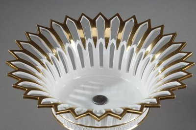PAIR OF PARIS PORCELAIN STANDING BASKETS, EMPIRE PERIOD