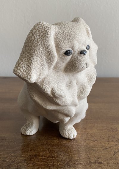 Pekingese or Spaniel Tibétin in ceramic from the manufacture of Sèvres 