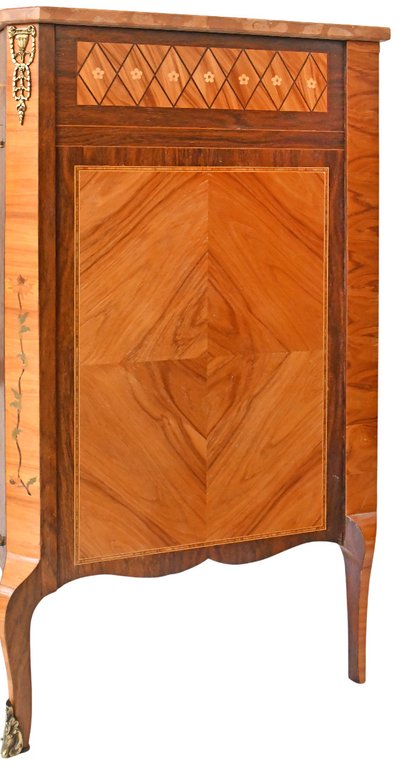 Credenza intarsiata in stile Luigi XV 