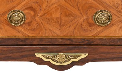 Credenza intarsiata in stile Luigi XV 