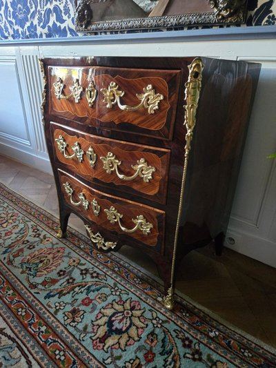 Pierre I Roussel, Commode D’entre Deux D’époque Louis XV. 