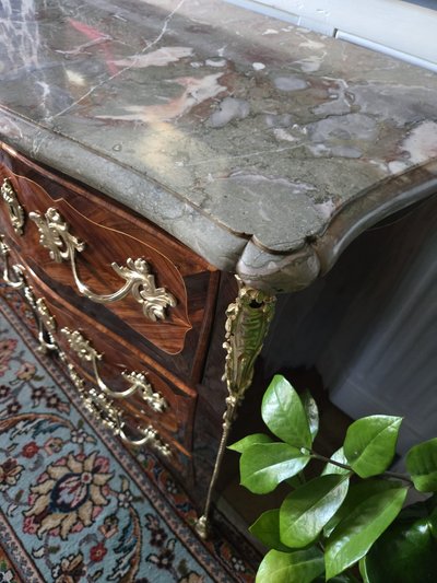 Pierre I Roussel, Commode D’entre Deux D’époque Louis XV. 