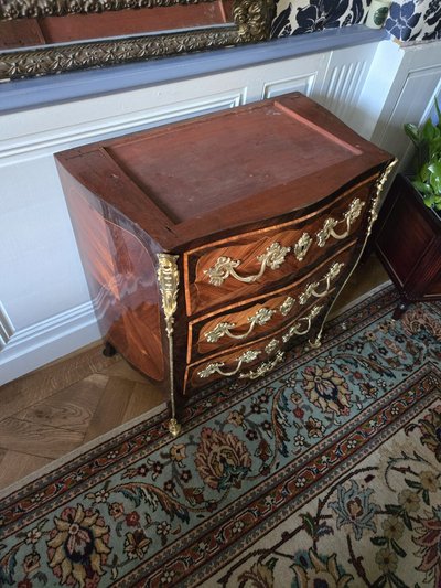 Pierre I Roussel, Commode D’entre Deux D’époque Louis XV. 
