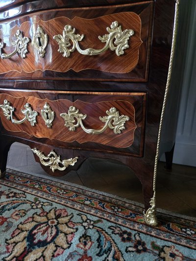 Pierre I Roussel, Commode D’entre Deux D’époque Louis XV. 