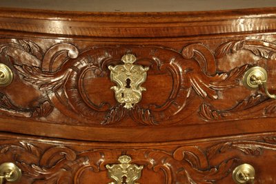 Commode arlésienne 18e
