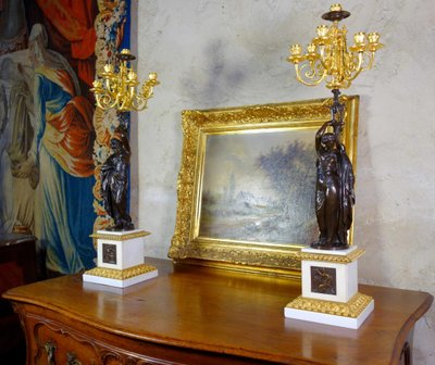 Grande paire de candélabres à l’antique signée James Pradier