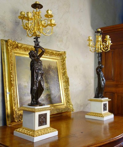 Grande paire de candélabres à l’antique signée James Pradier