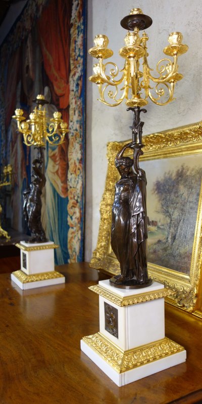 Grande paire de candélabres à l’antique signée James Pradier