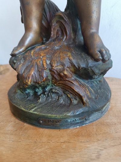 Auguste MOREAU Scultura Spelter "Il bambino con l'anatra" Medaglia d'oro