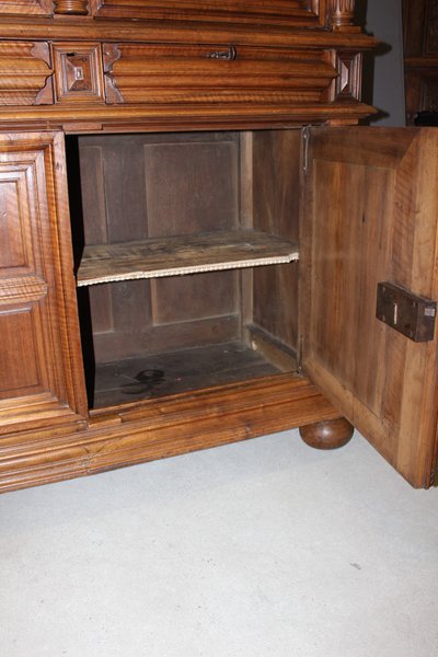 Louis XIII Viertüriges Buffet aus Nussbaum, spätes 17. Jahrhundert