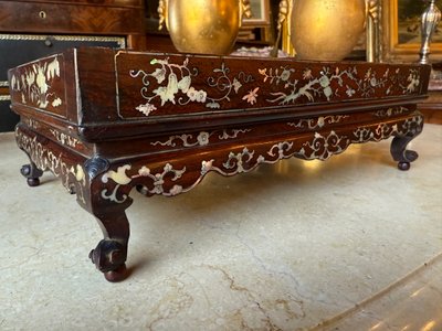 Letter tray in exotic wood and mother-of-pearl marquetry, Indochina, as