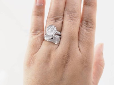 Bague en or blanc et diamants 