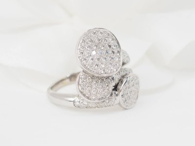 Bague en or blanc et diamants 