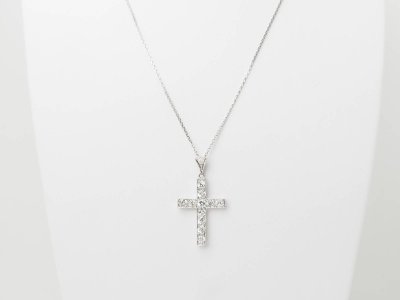 Pendentif croix en platine et diamants
